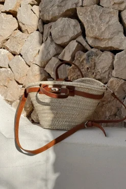 Castanja korikassi, ruskea