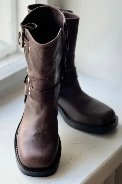 Cross low bootsit, chocolate