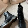 Efany nahkanilkkurit, musta