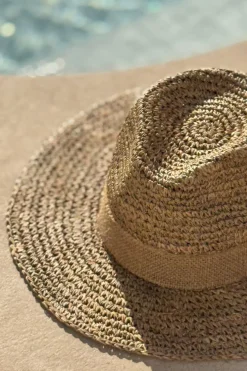 Fedora straw hattu