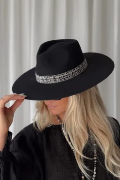 Joshua tree villafedora, musta