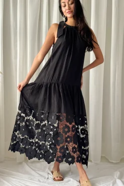 La Femme mekko, musta