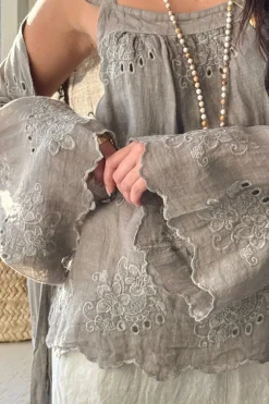 Lilias brodeerattu pellavakimono, taupe